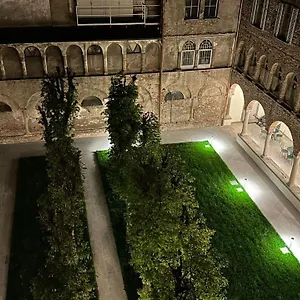 κάντε κράτηση εδώ